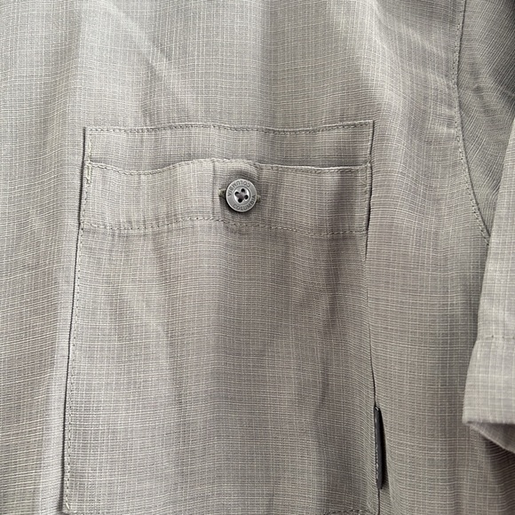 Columbia Short Sleeve Button Up XL - Picture 5 of 12